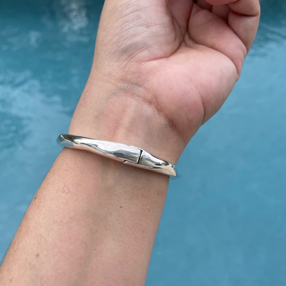 Uno de 50 Bracelet - NEVER SEEN - Silver with Blue Swarovski Crystal - Picture 9 of 14